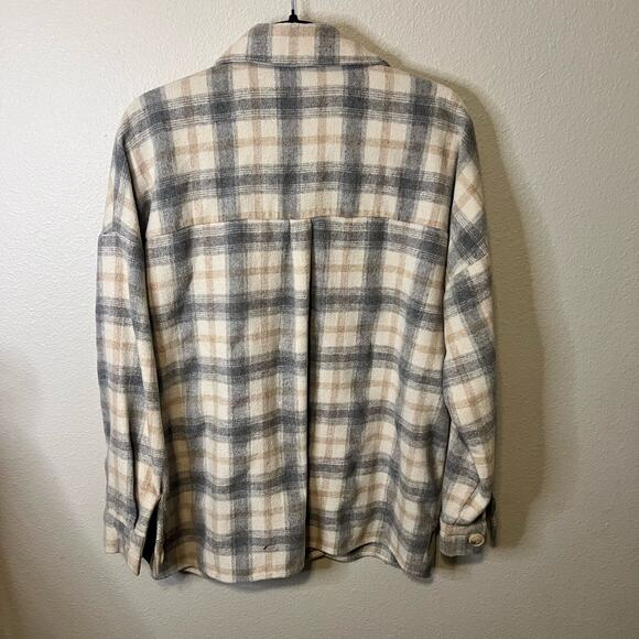 Ellison Gray and Beige Plaid Shacket Size Large - Picture 4 of 5